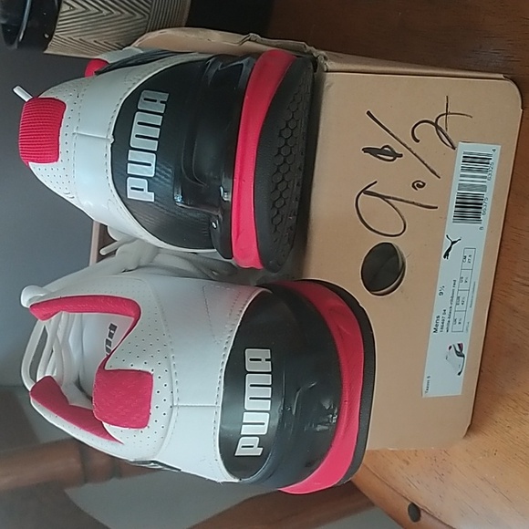 Puma - Picture 3 of 4